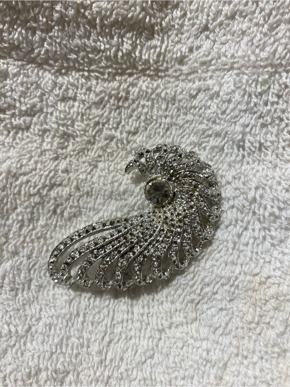 Silver Crystal Fan-Shaped Brooch - Elegant Women's Jewelry (RR)
